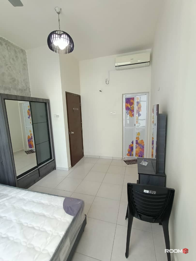 Male room for rent at Suriamas Suite @ Larkin JB