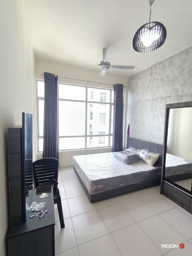 Male room for rent at Suriamas Suite @ Larkin JB