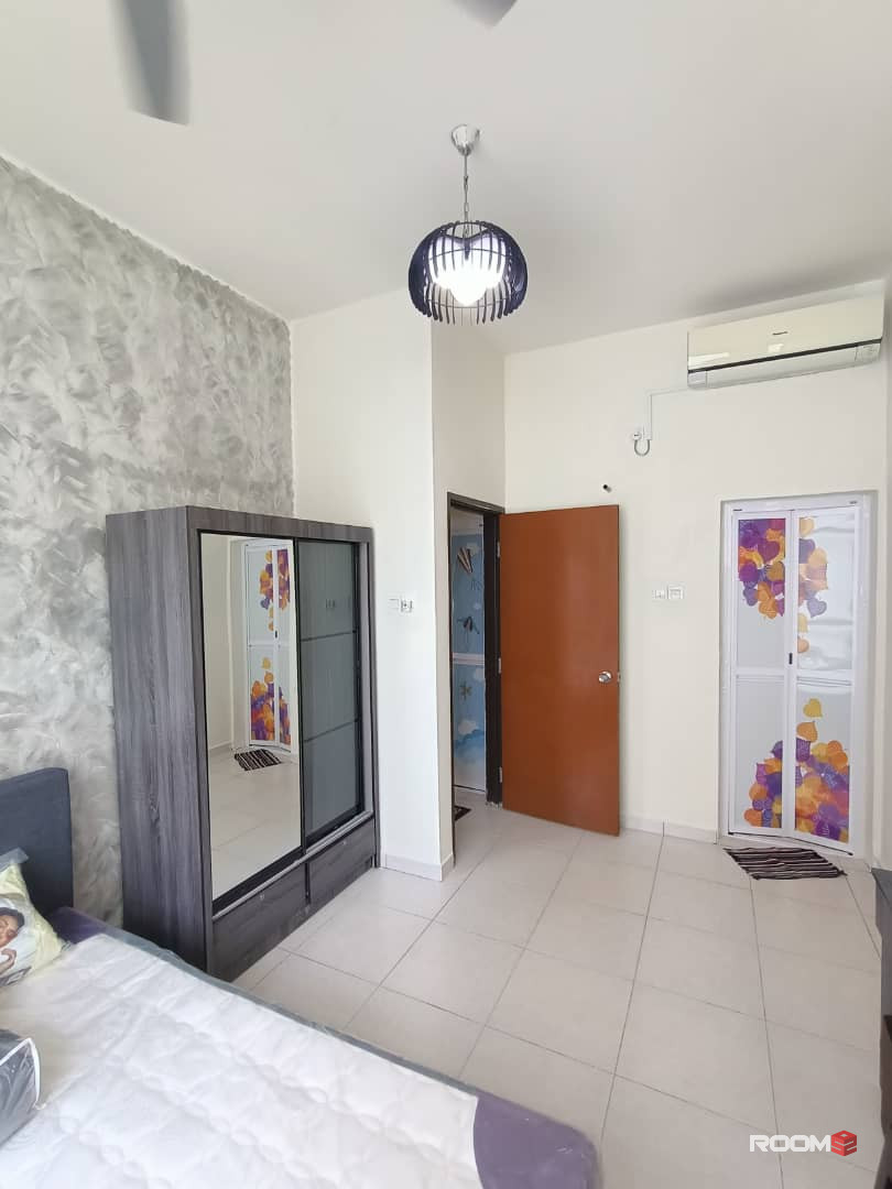 Male room for rent at Suriamas Suite @ Larkin JB