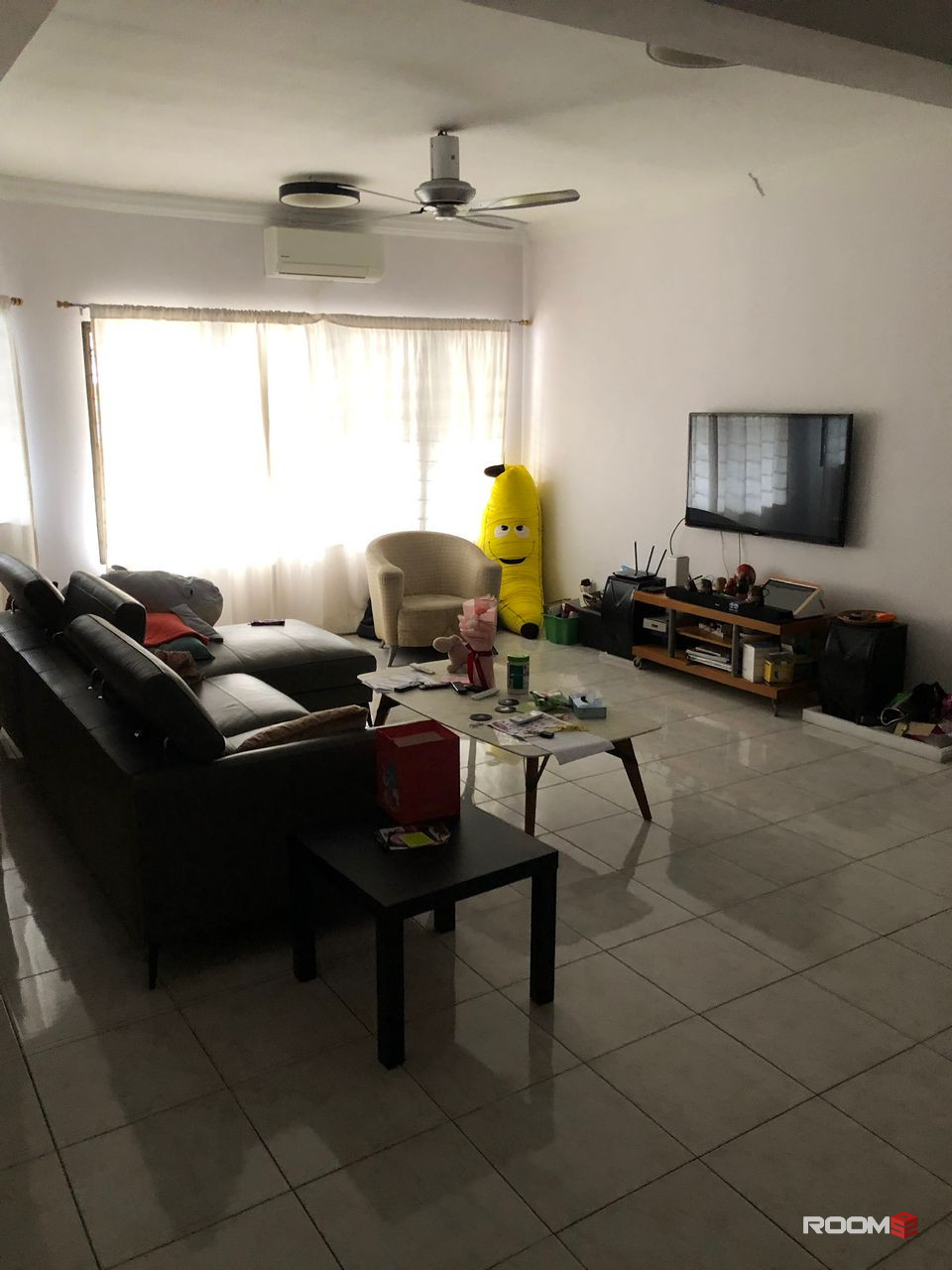 5 minutes drive to MRT, One Utama Shopping Mall, KPMG and First Avenue.