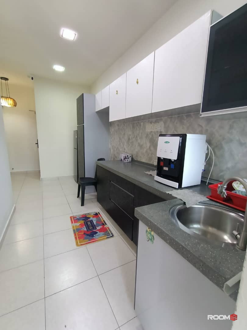 Male room for rent at Suriamas Suite @ Larkin JB