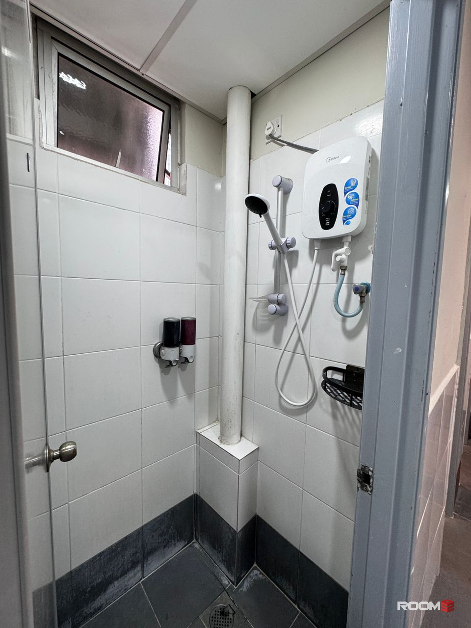 😍SUBANG JAYA PRIVATE ROOM FOR RENT😍ZERO DEPOSIT APPLY💥🚶‍♂️🚗Nearby Location: 📚MTI College - 6 mins Drive 📚Schwin C