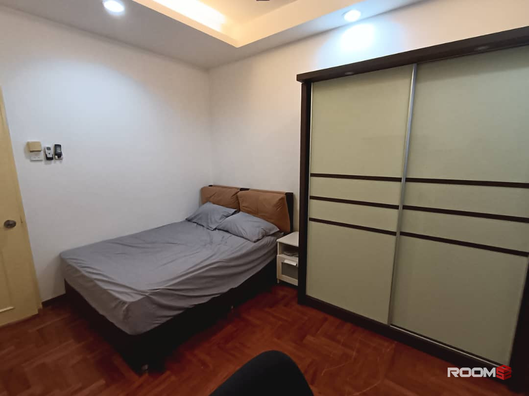 Room attach private bathroom for rent at Taman Perling @ Tampoi