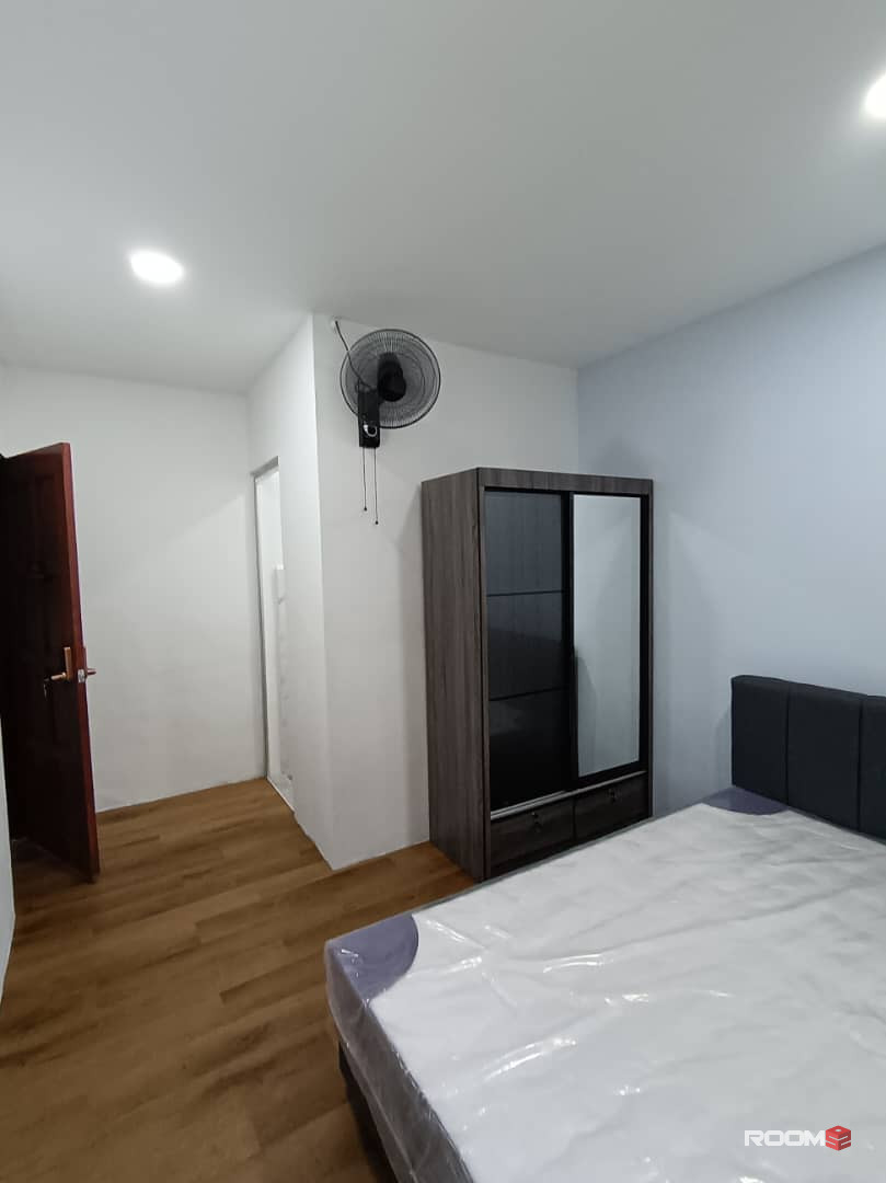 ROOM FOR RENT AT NEAR KSL CITY MALL JB