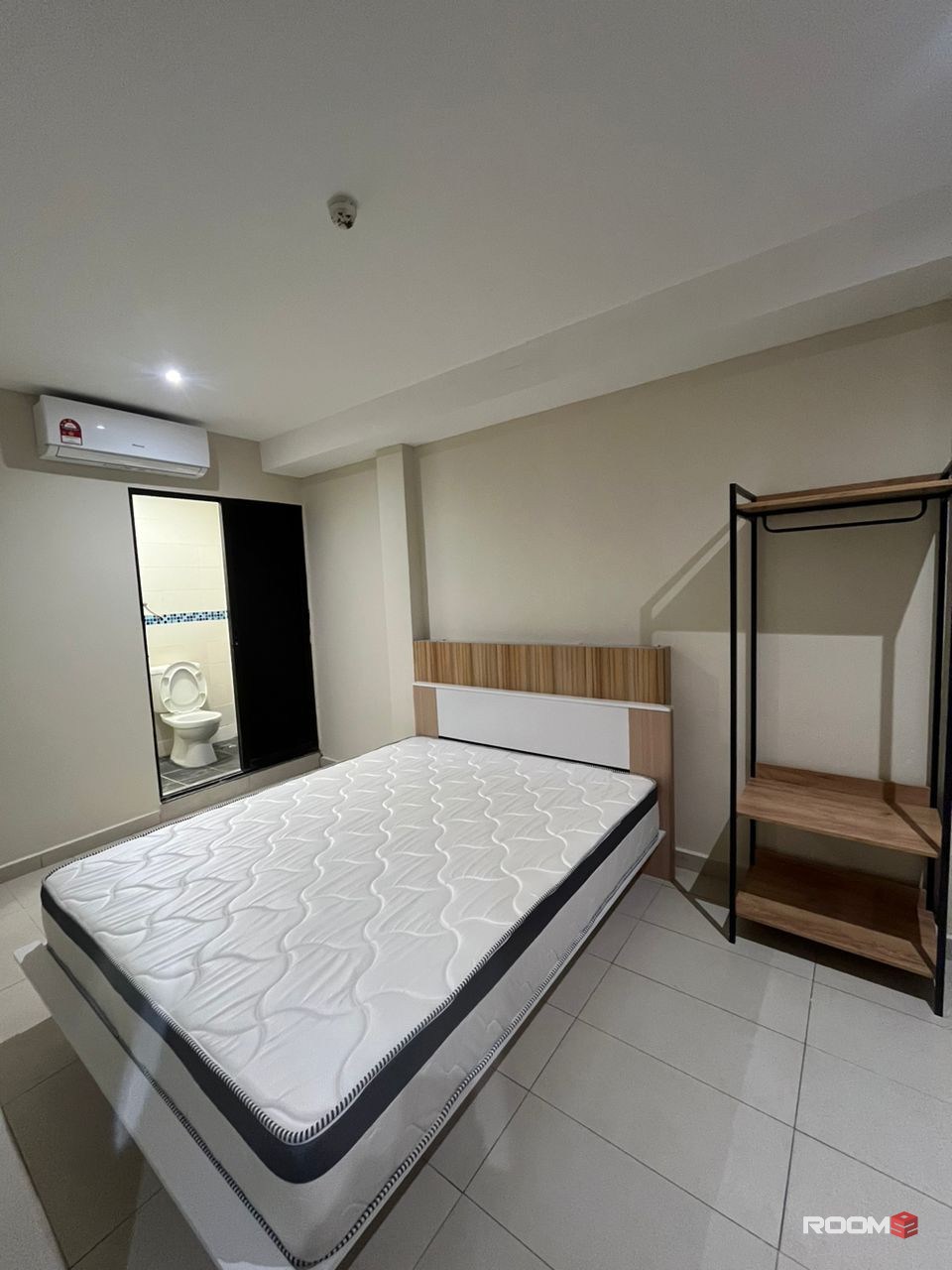 Only walk to INTI College 🚶‍♀️ Room Rent attach Private Toilet at SS15 Subang Jaya