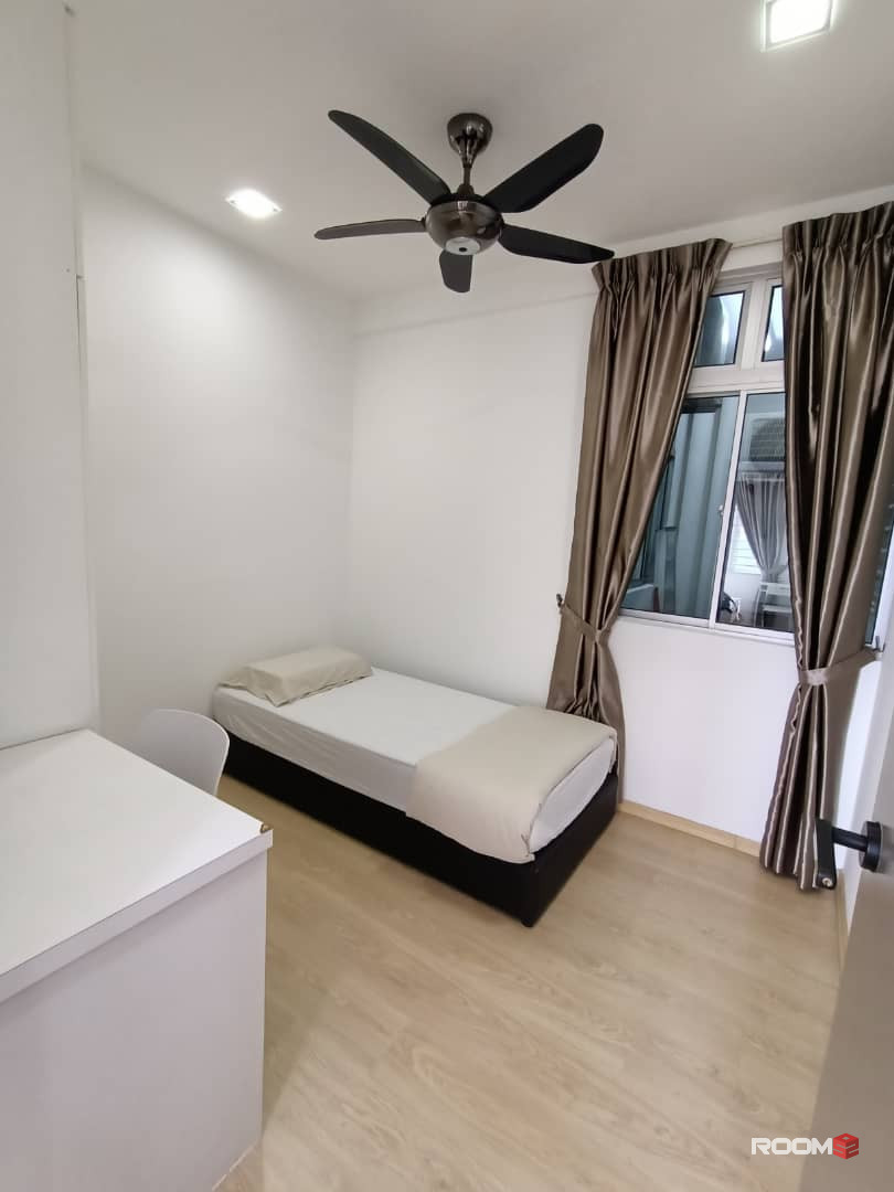 Female Room for rent at Larkin Heights @ Larkin Idaman