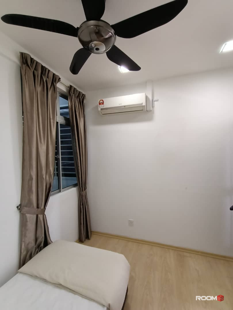 Female Room for rent at Larkin Heights @ Larkin Idaman