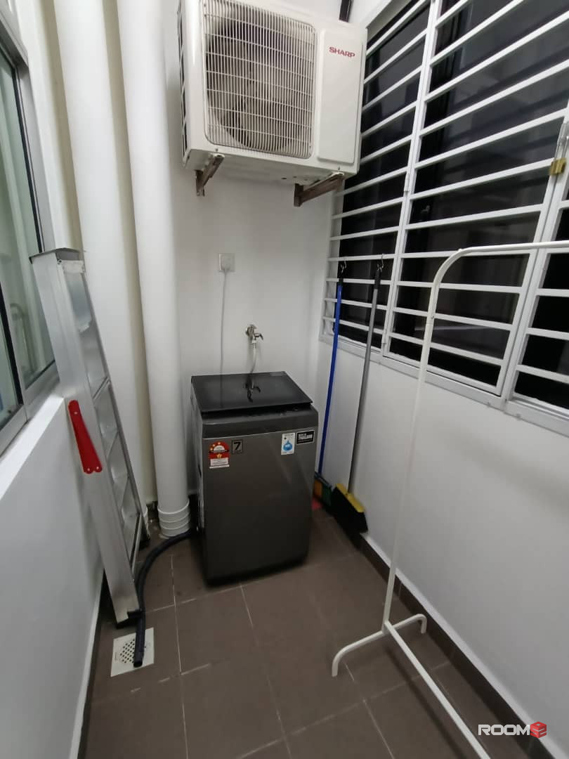 Female Room for rent at Larkin Heights @ Larkin Idaman