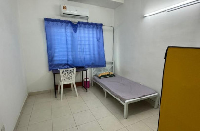 Year end sales Middle room nearby Eatery Bandar Utama