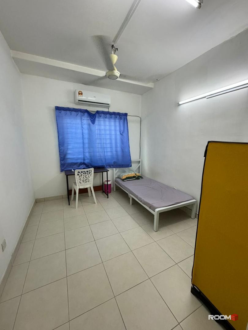 Year end sales Middle room nearby Eatery Bandar Utama