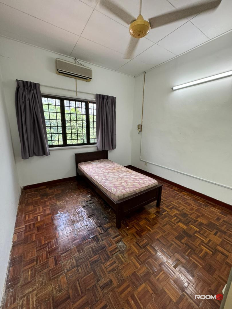 🏡💥READY TO MOVE IN 🎀BANDAR UTAMA MIDDLE ROOM FOR RENT 🎏🎏NEAR CENTRE POINT BU 🎀