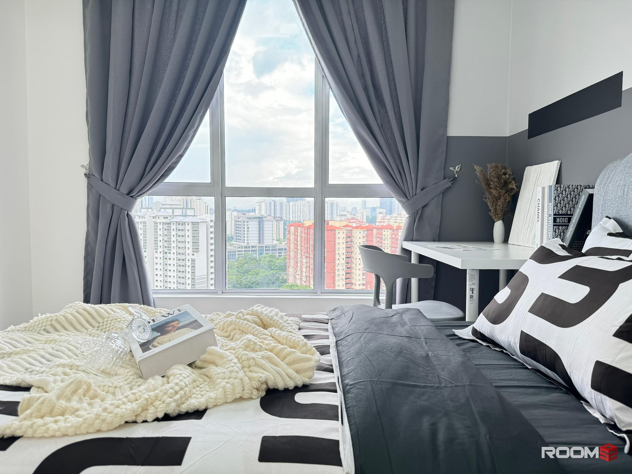 [Female je] New 100% Pixel City room 1min walk to LRT Salak Selatan