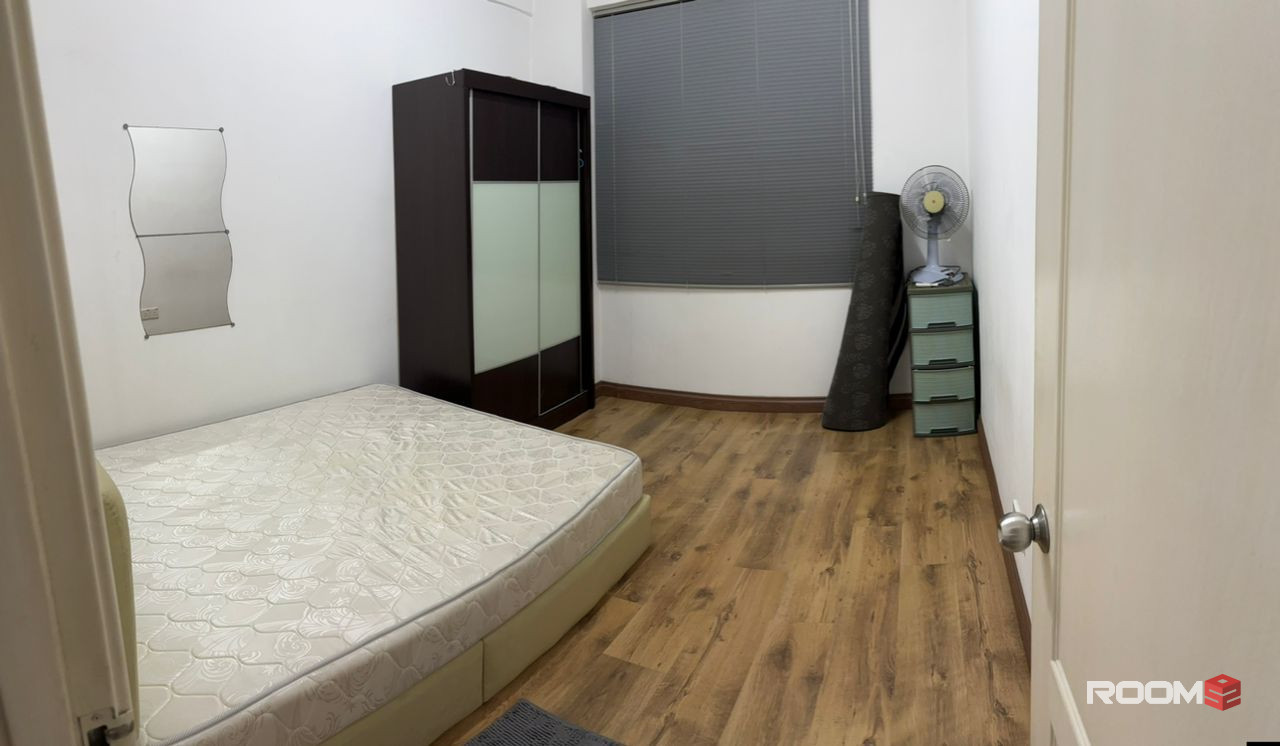 Middle room for rent at Mutiara Oriental Condominium prefer 👩female