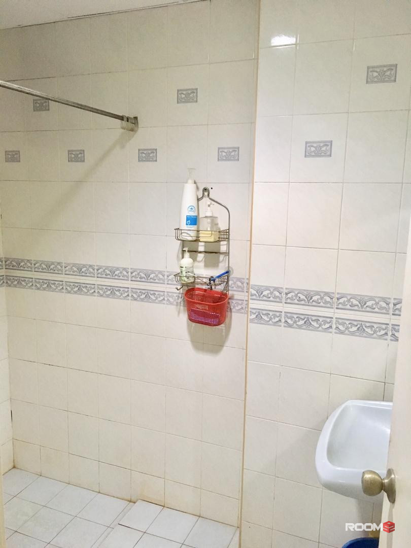 Middle room for rent at Mutiara Oriental Condominium prefer 👩female