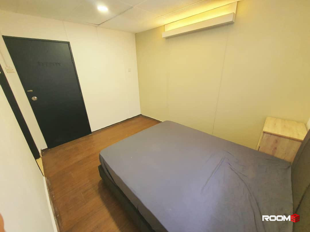 Stay Comfortably Near CIQ, KSL & Midvalley! 🚆 Cozy room with WiFi, private bathroom & zero deposit! 🔥😎