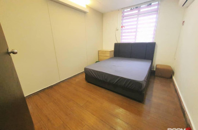 Stay Comfortably Near CIQ, KSL & Midvalley! 🚆 Cozy room with WiFi, private bathroom & zero deposit! 🔥😎