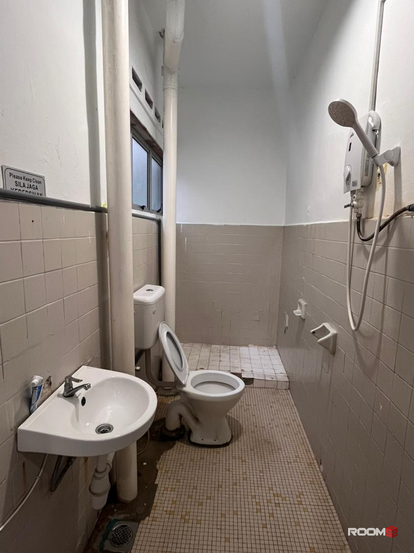 🚶‍♂️Walk to CIQ in 10 Min🔥 - Fully furnished room with zero deposit available🤗