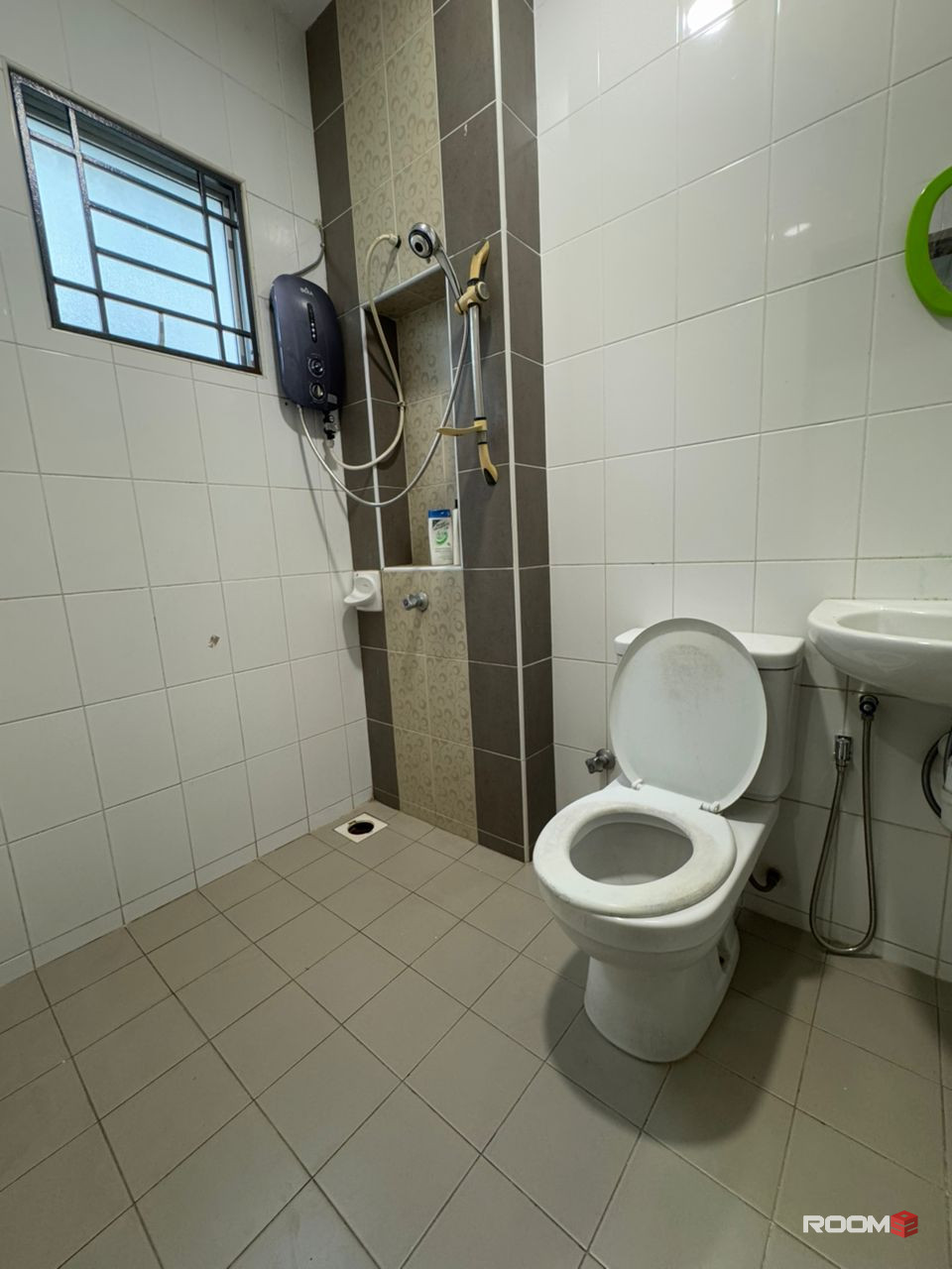 👱🏼Female Unit Room for rent at Setia Indah Landed house