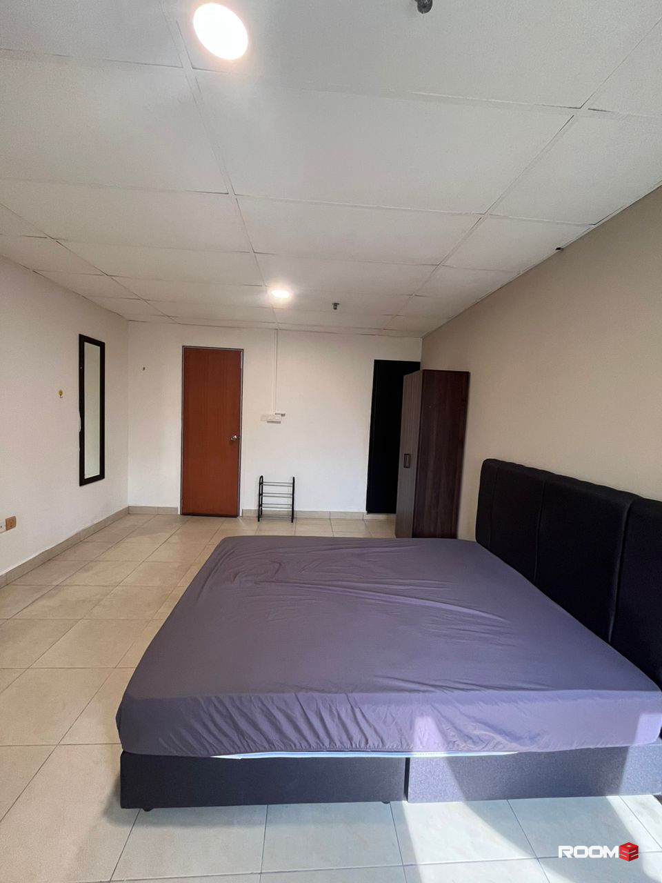 🚀 Move in Today! Suria City Hotel – Prime Location Near CIQ/JBCC/KOMTAR! 🏃‍♂️ Comfortable rooms, FREE WiFi & ZERO depo