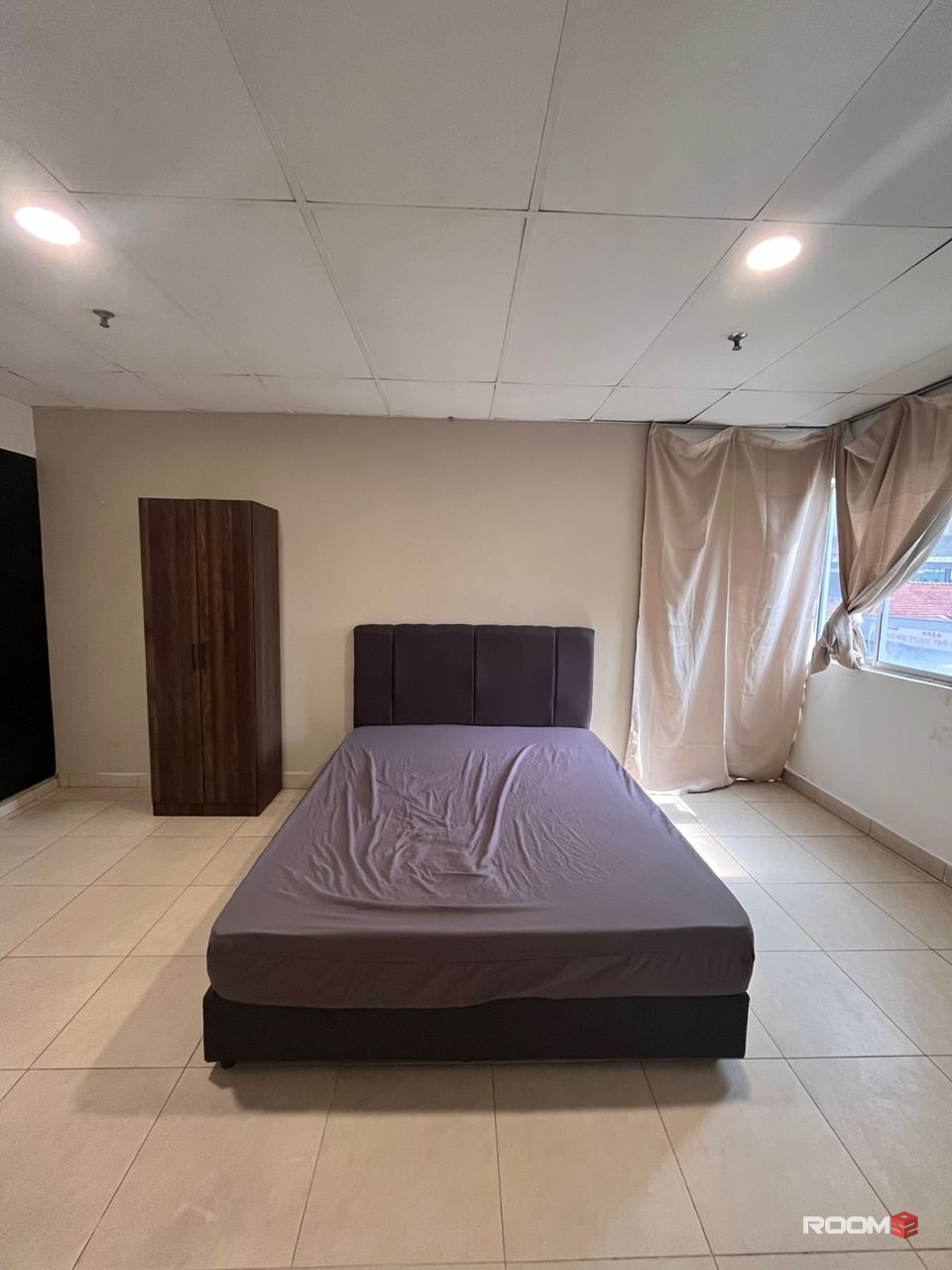 🚀 Move in Today! Suria City Hotel – Prime Location Near CIQ/JBCC/KOMTAR! 🏃‍♂️ Comfortable rooms, FREE WiFi & ZERO depo