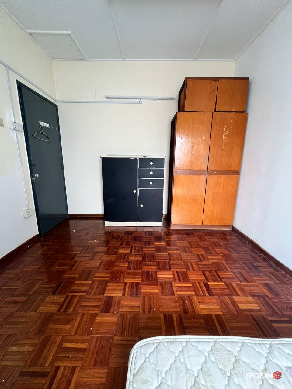 🔥LOW DEPOSIT🔥COUPLE MIDDLE ROOM FOR RENT  AT SS2 PETALING JAYA 🎏🎏NEAR TO TAMAN BAHAGIA LRT /TAMAN PARAMOUNT LRT💥💥