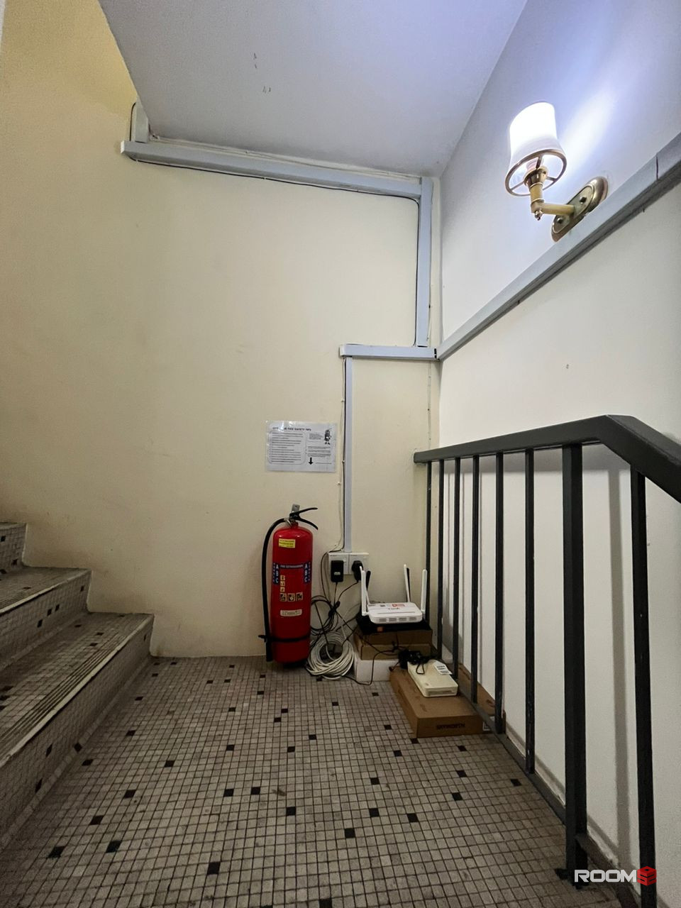 🔥LOW DEPOSIT🔥COUPLE MIDDLE ROOM FOR RENT  AT SS2 PETALING JAYA 🎏🎏NEAR TO TAMAN BAHAGIA LRT /TAMAN PARAMOUNT LRT💥💥