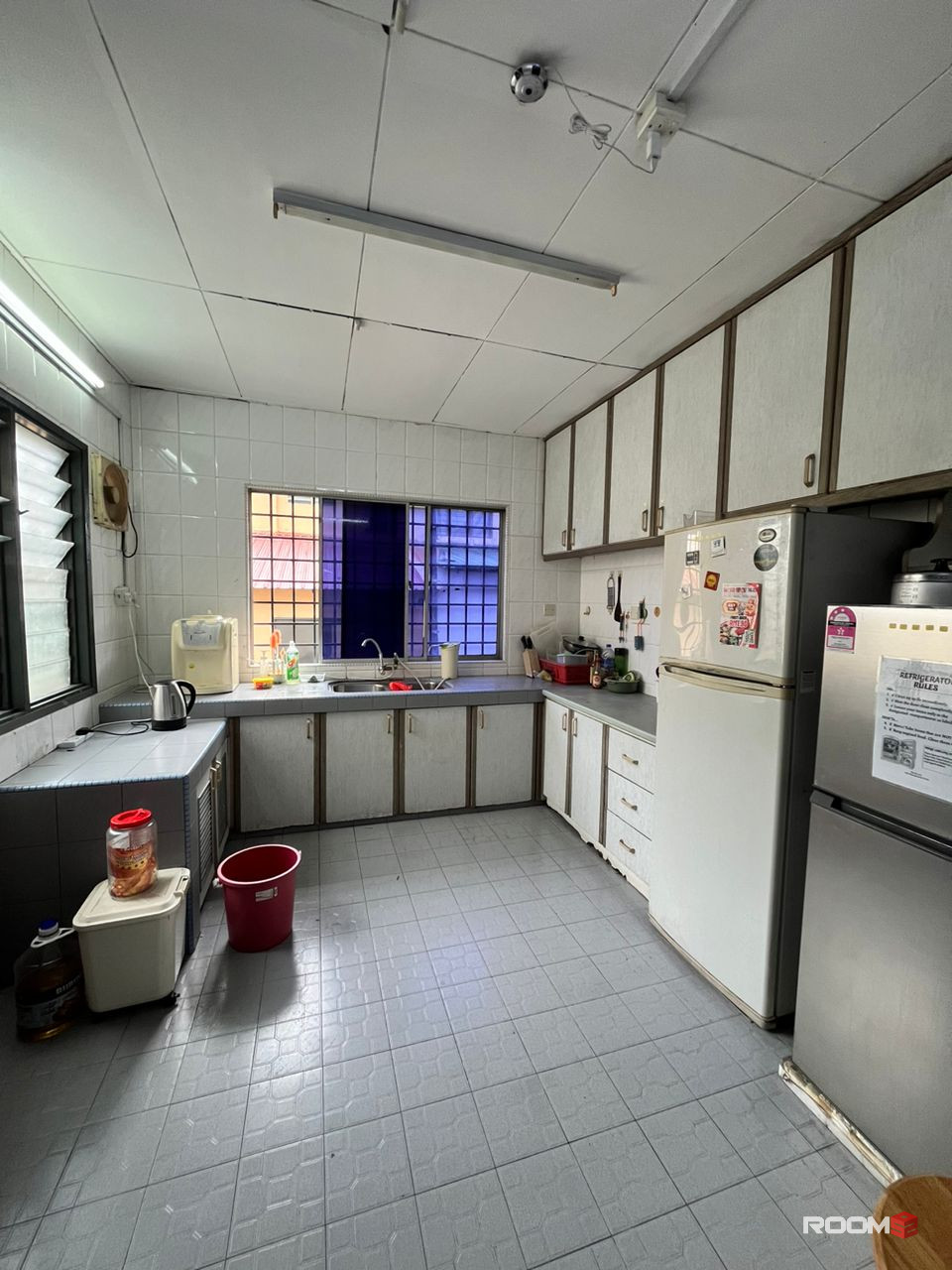 🔥LOW DEPOSIT🔥COUPLE MIDDLE ROOM FOR RENT  AT SS2 PETALING JAYA 🎏🎏NEAR TO TAMAN BAHAGIA LRT /TAMAN PARAMOUNT LRT💥💥