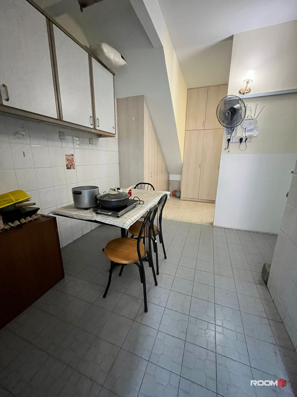 🔥LOW DEPOSIT🔥COUPLE MIDDLE ROOM FOR RENT  AT SS2 PETALING JAYA 🎏🎏NEAR TO TAMAN BAHAGIA LRT /TAMAN PARAMOUNT LRT💥💥