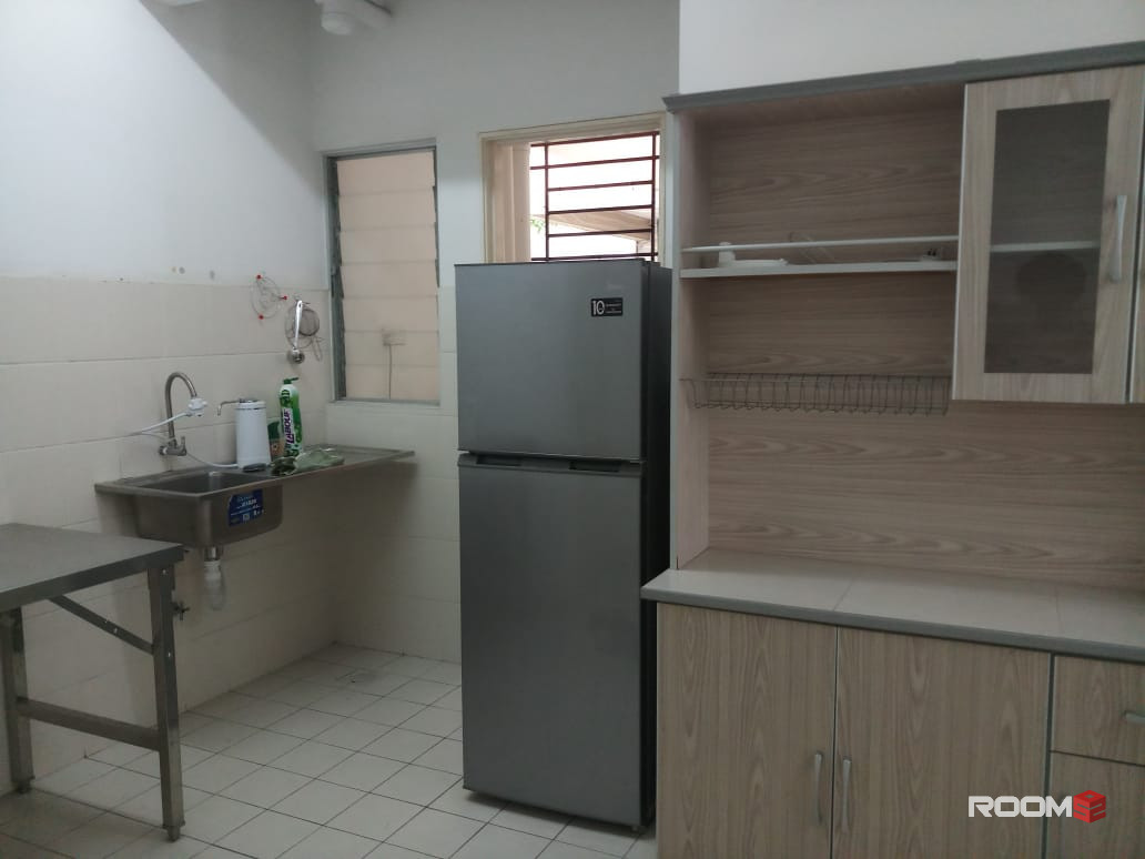 Middle Room for rent at Setia Alam Akasia Apartment (include utilities)