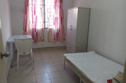 Middle Room for rent at Setia Alam Akasia Apartment (include utilities)