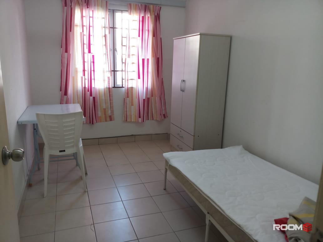 Middle Room for rent at Setia Alam Akasia Apartment (include utilities)