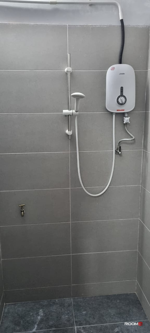 *Single Room @ Taman Connaught (Landed with Free Parking) near IKON Connaught, Kuala Lumpur