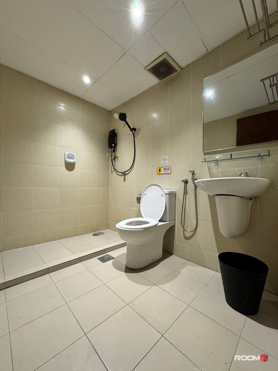📍🌟8 min to CIQ-Fully equipped with wifi,  and zero deposit available for rent ..immediate move in🌟😎