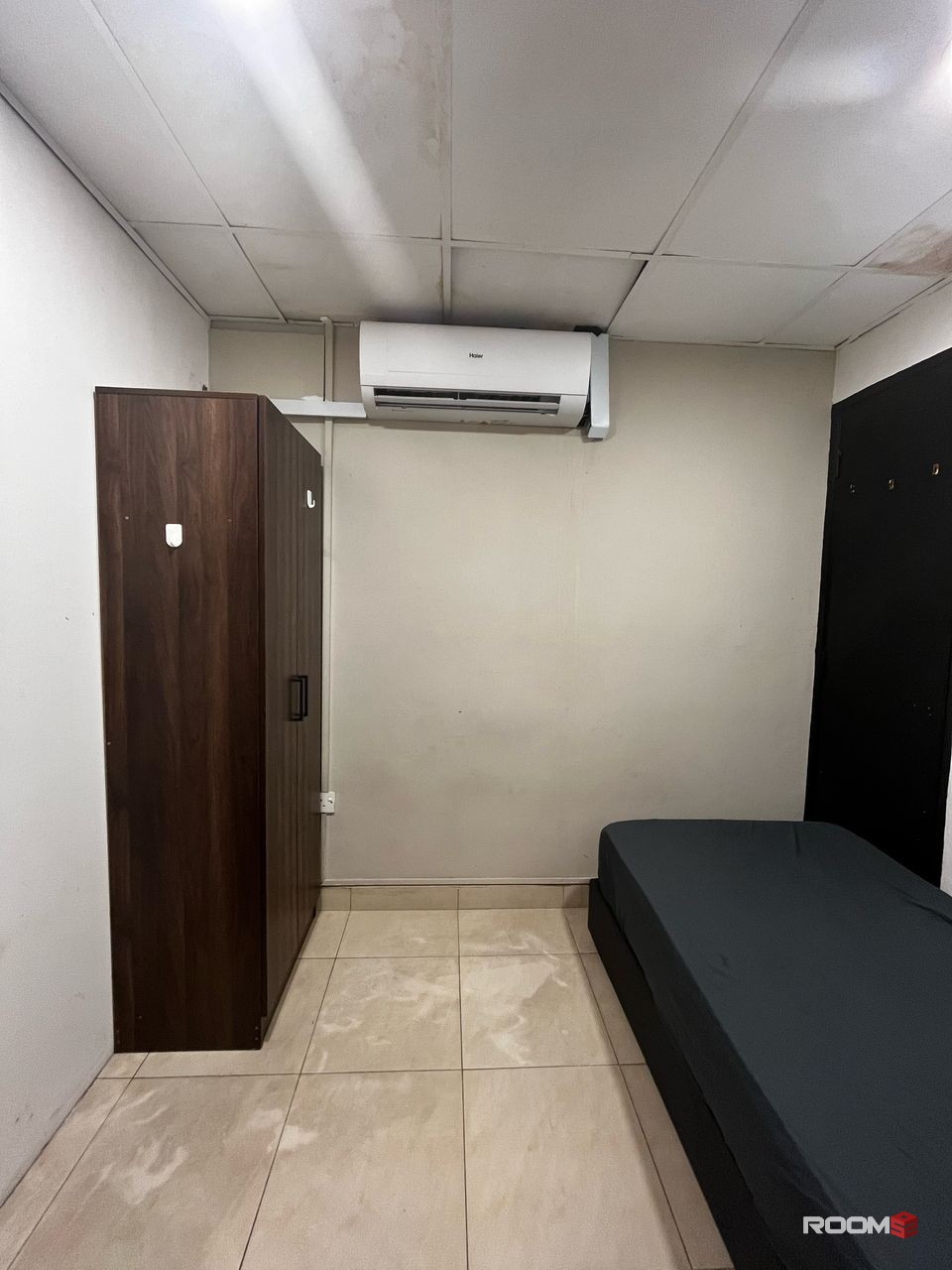 Walking distance to CIQ🚶‍♀️.. Immediate can move in ..Free WIFI, Zero depo...free rental💰💰 Comfy stay😎�
