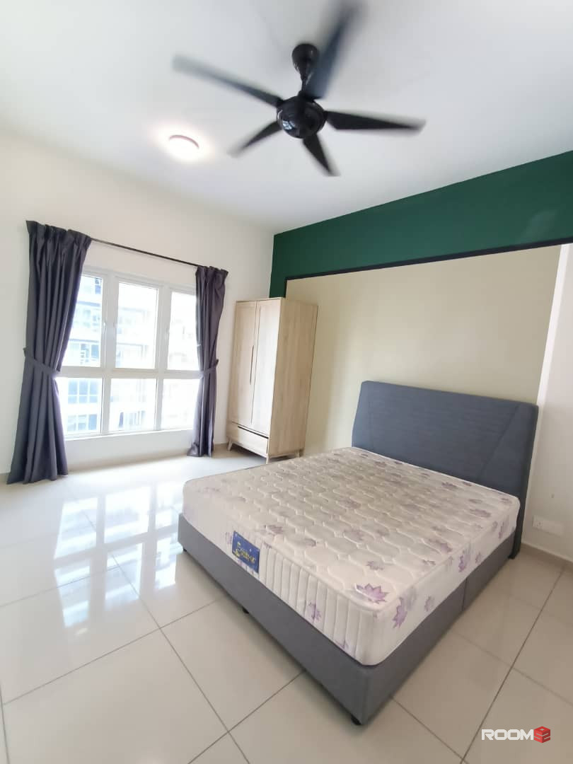 Room for rent at Season Luxury Apartment at Larkin