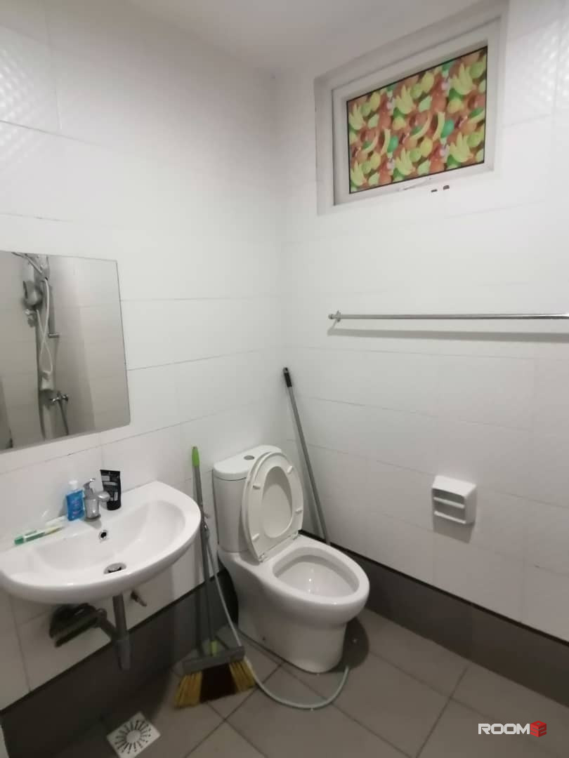 Room for rent at Season Luxury Apartment at Larkin