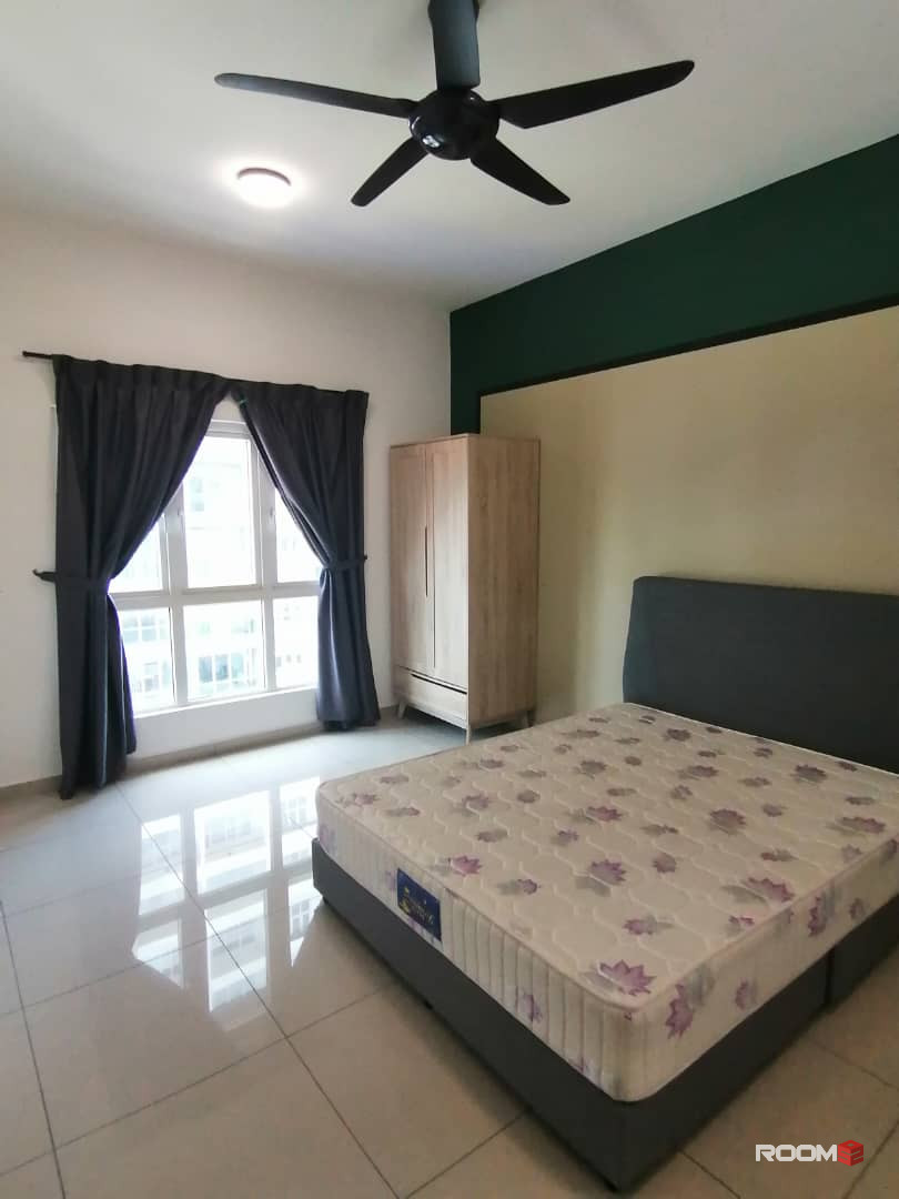 Room for rent at Season Luxury Apartment at Larkin