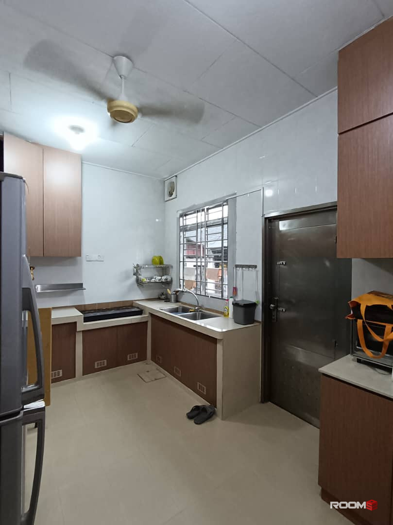 Room for rent at Taman Pelangi @ Johor Bahru