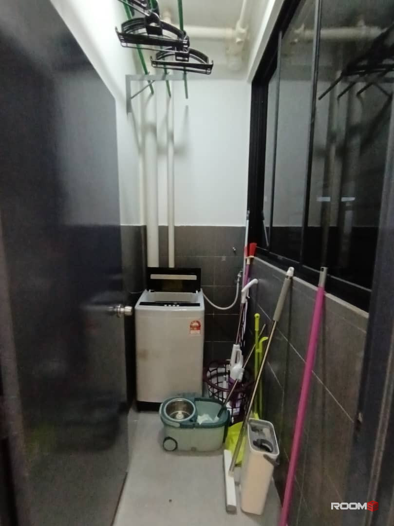 Female room for rent at SuriaMas Suite @ Larkin JB
