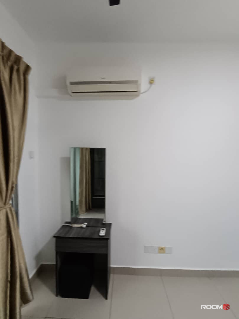 Male Room for rent at Larkin Heights @ Larkin Idaman