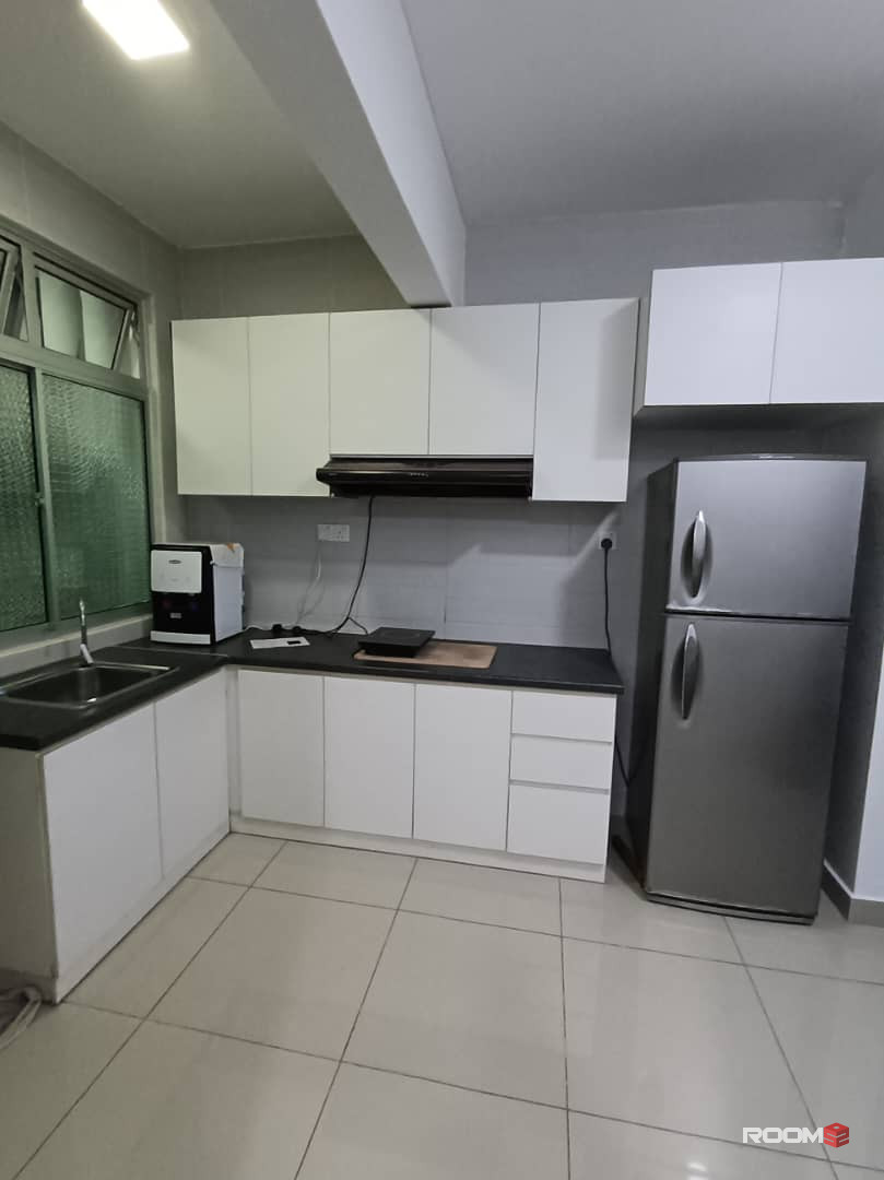 Male Room for rent at Larkin Heights @ Larkin Idaman