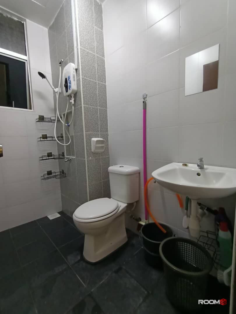 Female room for rent at SuriaMas Suite @ Larkin JB
