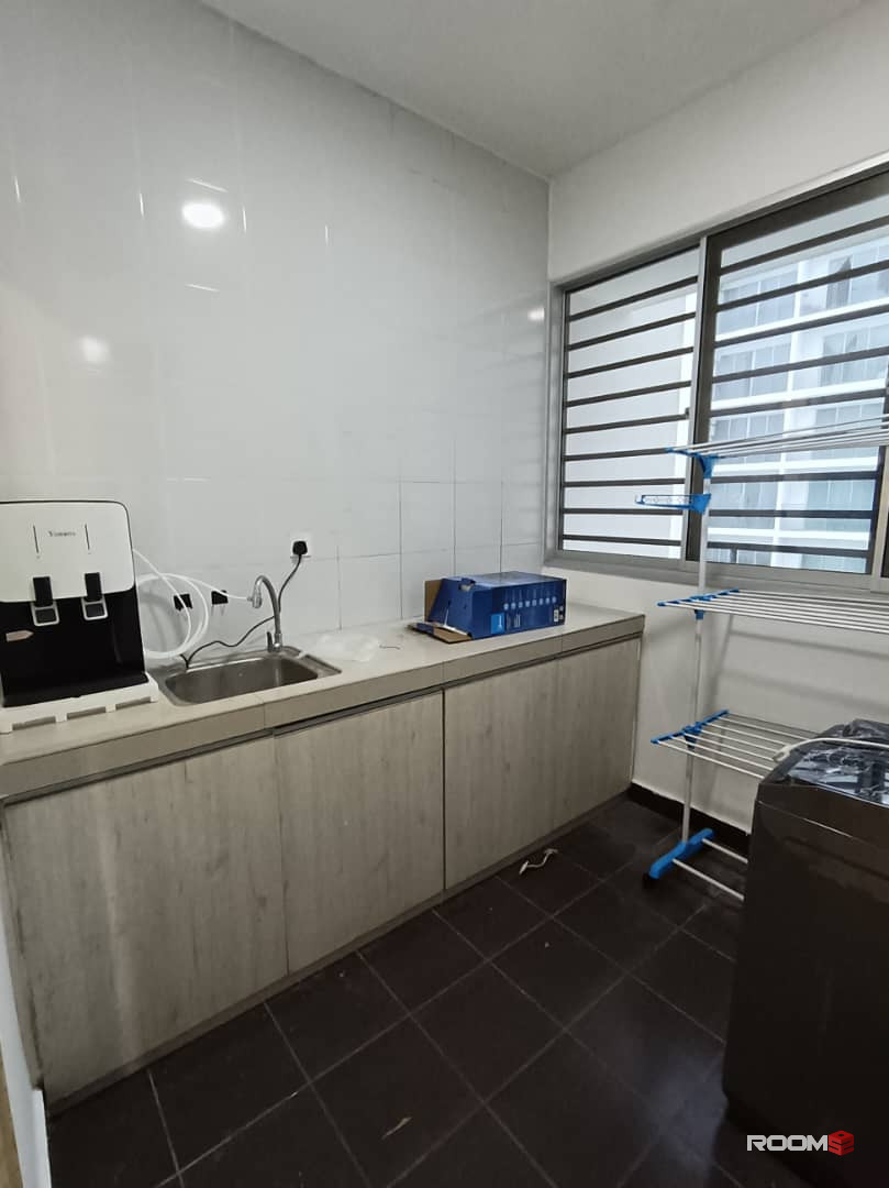 Room for rent at Aliff Avenue @ Damansara Aliff Tampoi
