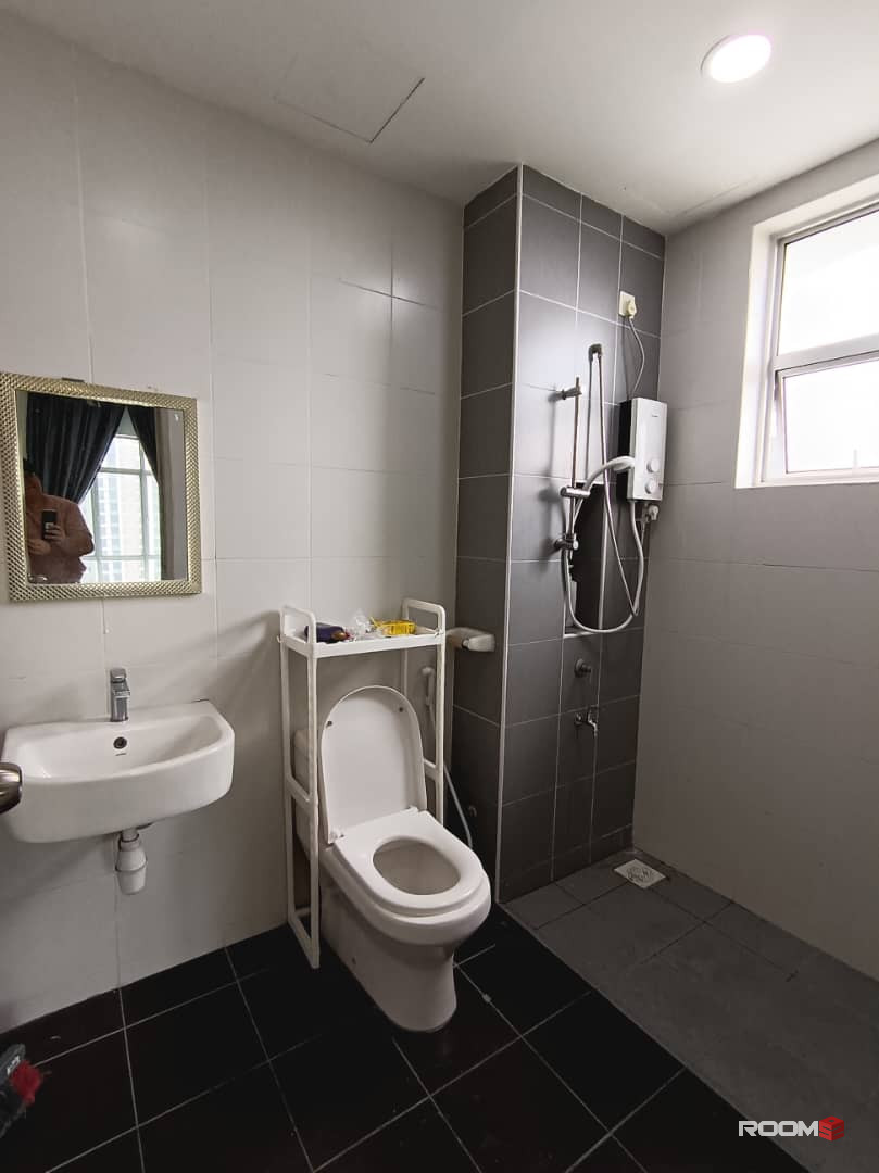 Room for rent at Aliff Avenue @ Damansara Aliff Tampoi
