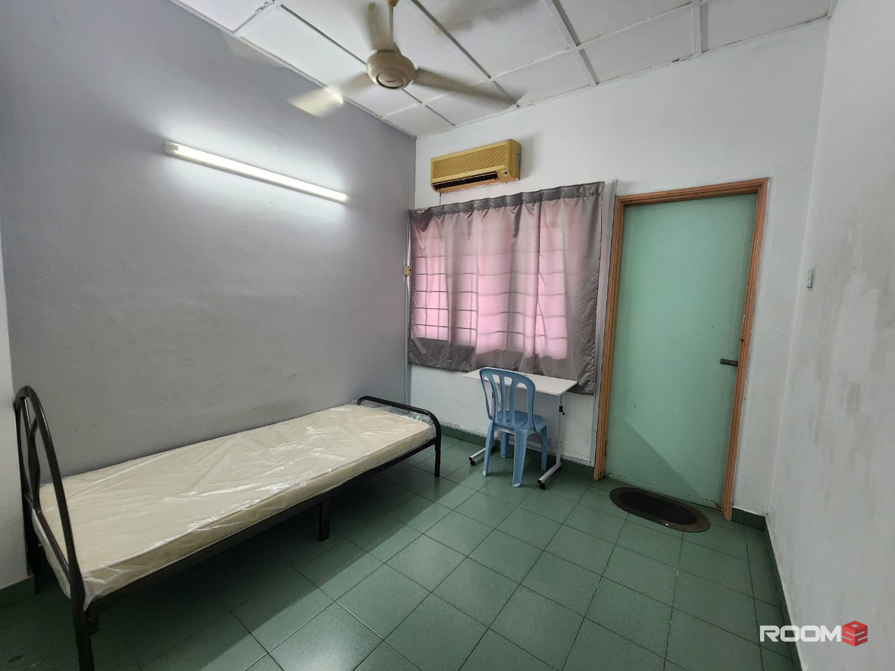 Middle Room at Pusat Bandar Puchong, Puchong