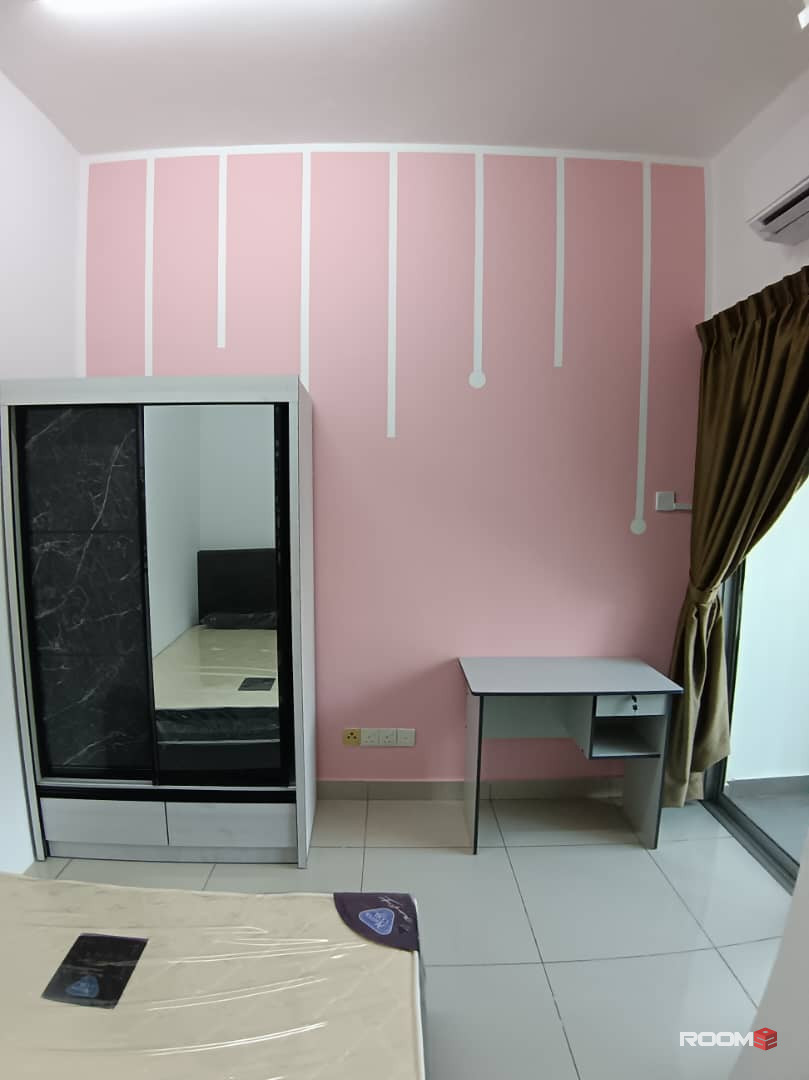 Female room for rent at SuriaMas Suite @ Larkin JB