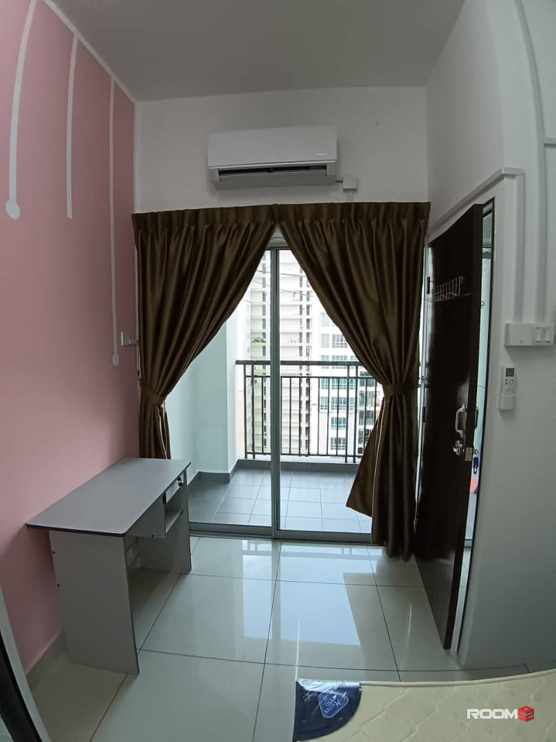Female room for rent at SuriaMas Suite @ Larkin JB