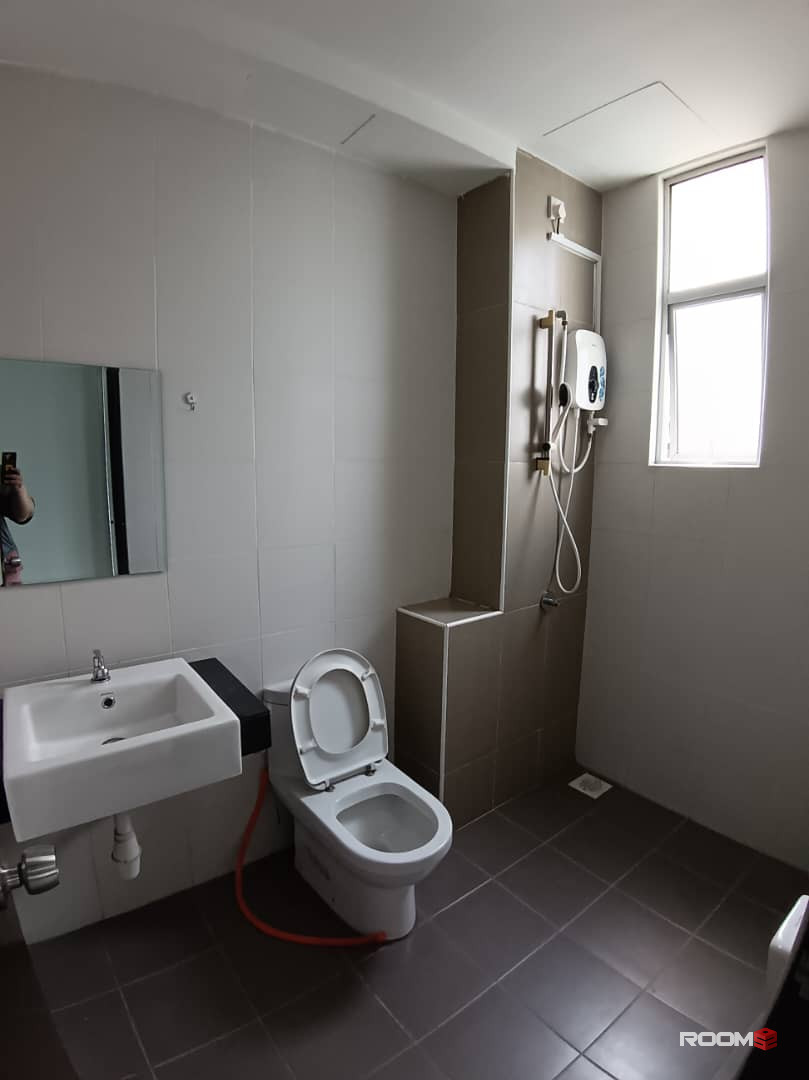 Female room for rent at SuriaMas Suite @ Larkin JB