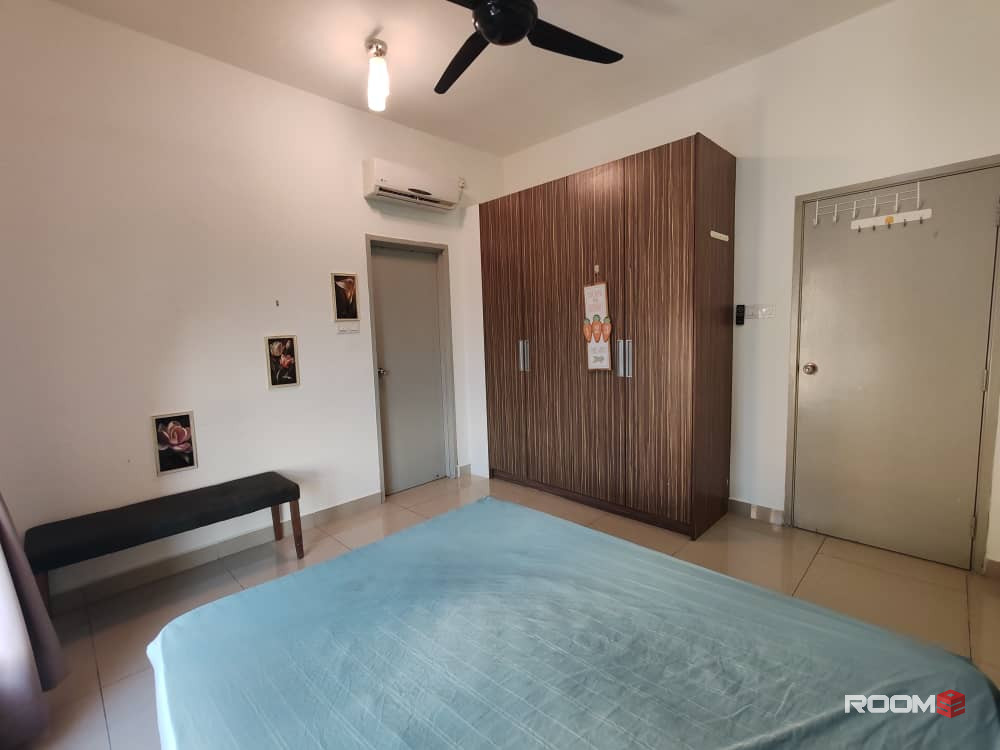Room for rent at Season Luxury Apartment at Larkin