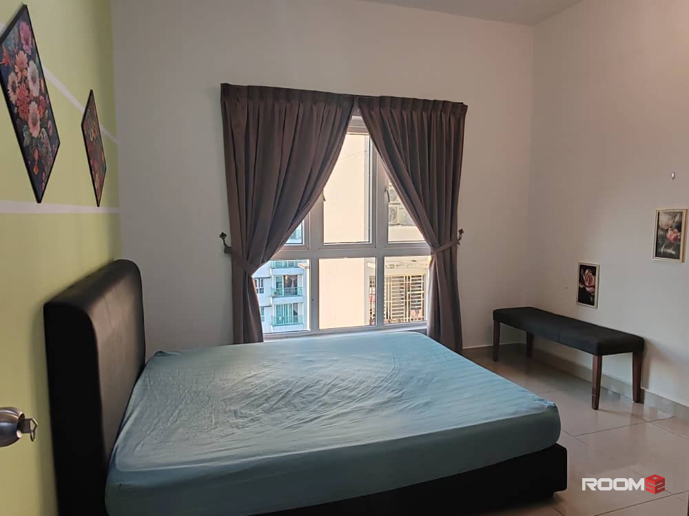 Room for rent at Season Luxury Apartment at Larkin